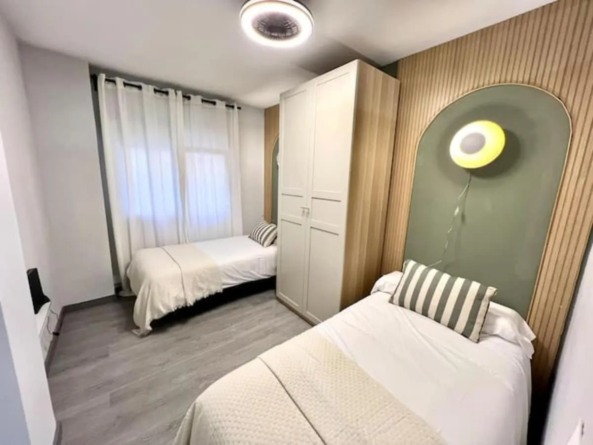 Three Bedroom Apartment In Rivas مالقة