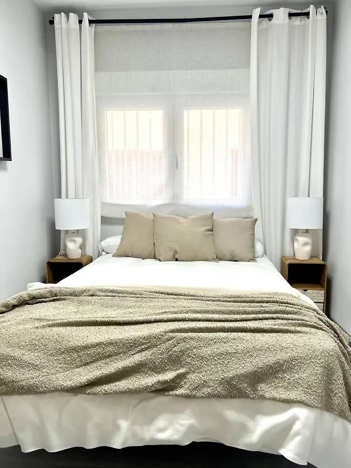 Three Bedroom Apartment In Rivas مالقة إسبانيا