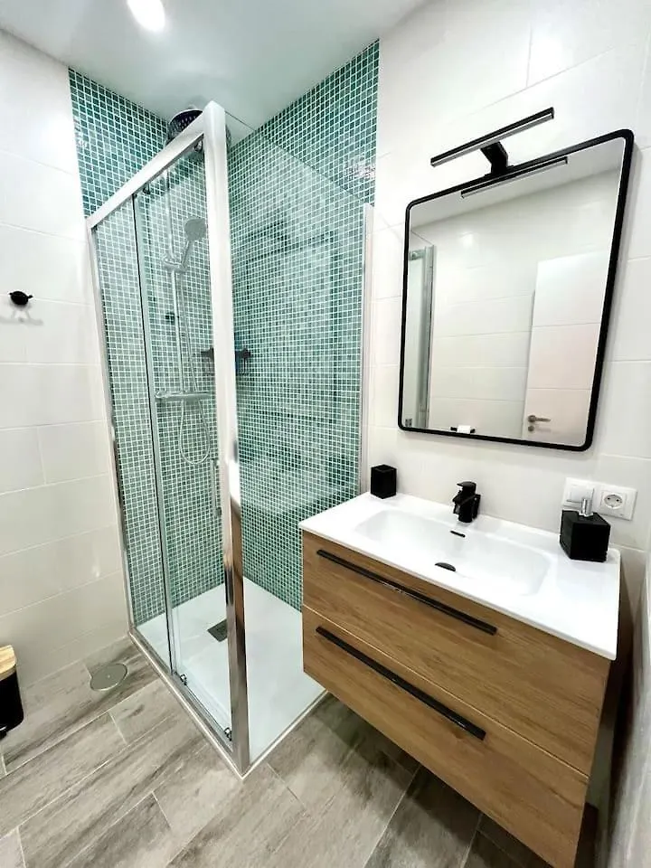 Three Bedroom Apartment In Rivas مالقة