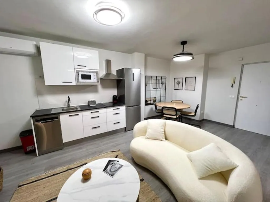 Three Bedroom Apartment In Rivas مالقة